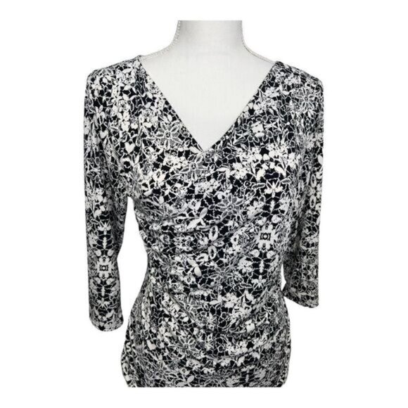 VINCE CAMUTO Black And White Long Sleeve Flower Print Blouse. Size Medium - Picture 2 of 6